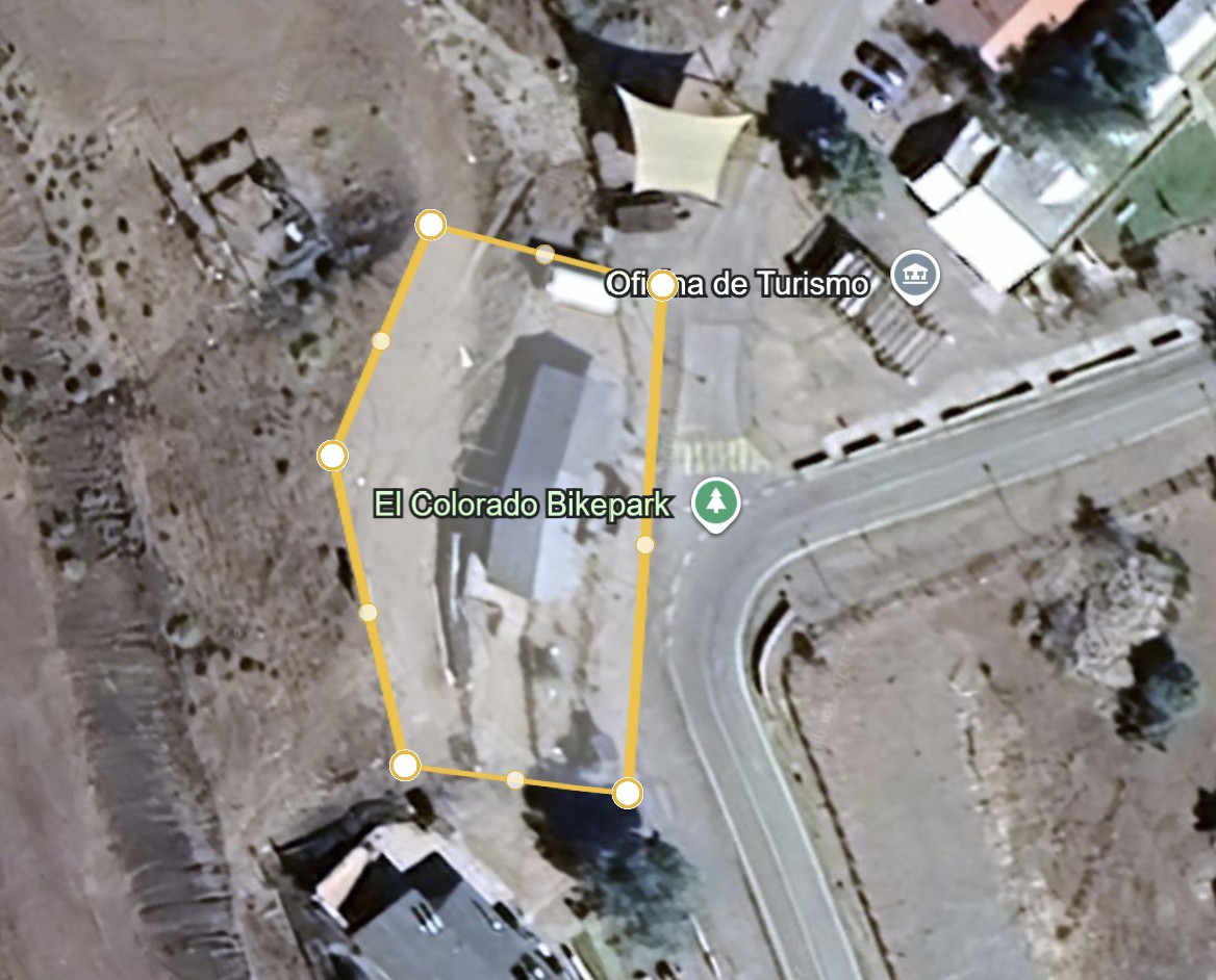 Imagen satelital del terreno con el polígono marcado